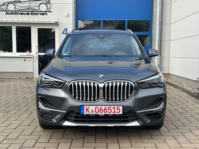 Grau Gebraucht 2019 BMW X1 xLine SUV | 19.998 € (Guter Preis) - Bild 1/4