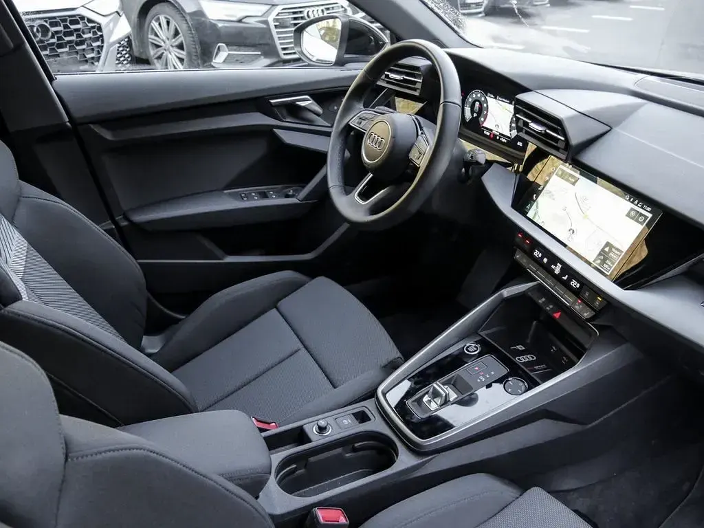 Gebraucht Audi A3 Ambiente 150 PS (110 kW) 2022 Mythosschwarz metallic Limousine