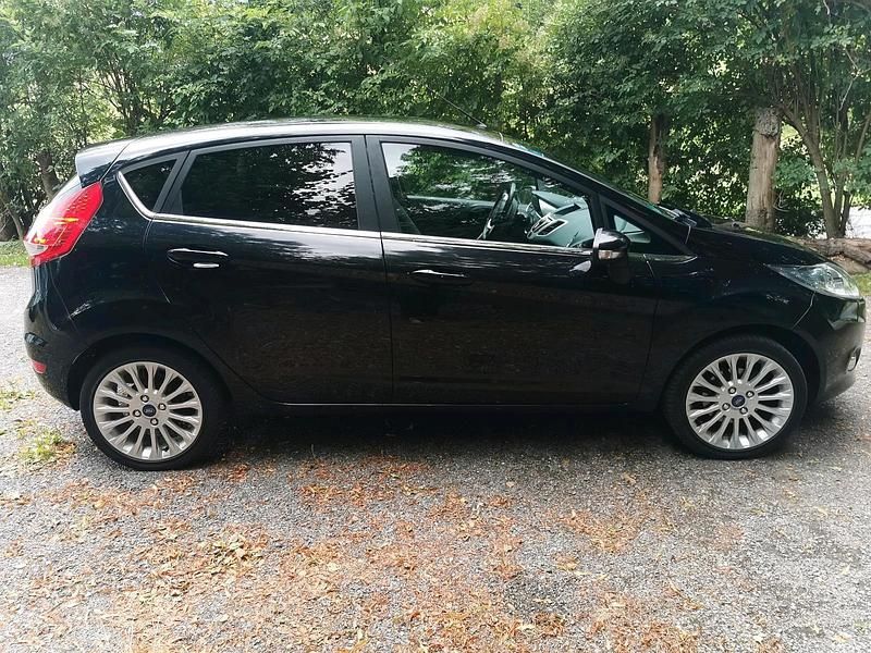 Schwarz Gebraucht 2011 Ford Fiesta Titanium Kleinwagen | 4.500 € (Fairer Preis) - Bild 1/4