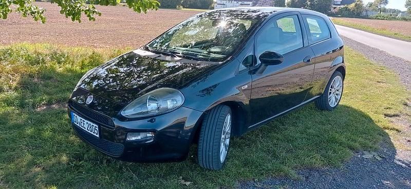 Schwarz Gebraucht 2012 Fiat Grande Punto Kleinwagen | 3.500 € (Fairer Preis) - Bild 1/4