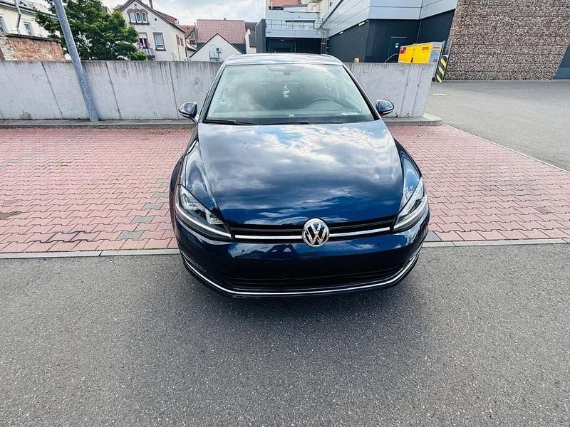 Blau Gebraucht 2015 VW Golf VII LOUNGE Limousine | 11.000 € (Fairer Preis) - Bild 1/4