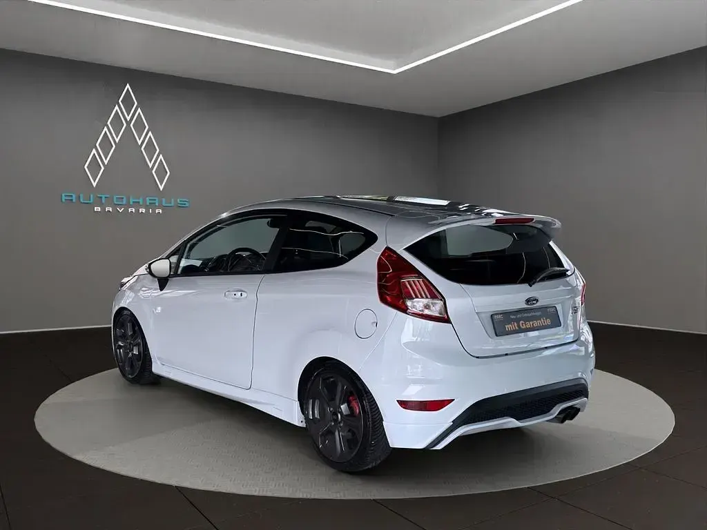 Używany Ford Fiesta ST 182 KM (133 kW) 2017 Biały Hatchback