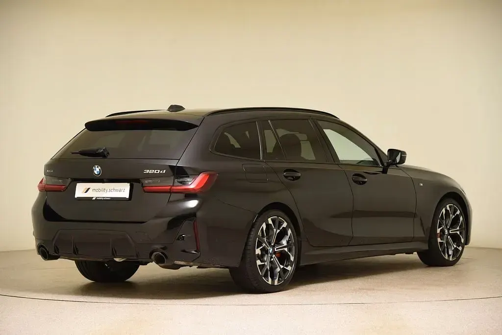 Gebraucht BMW 320 M Sport 190 PS (139 kW) 2025 Black sapphire met. Kombi
