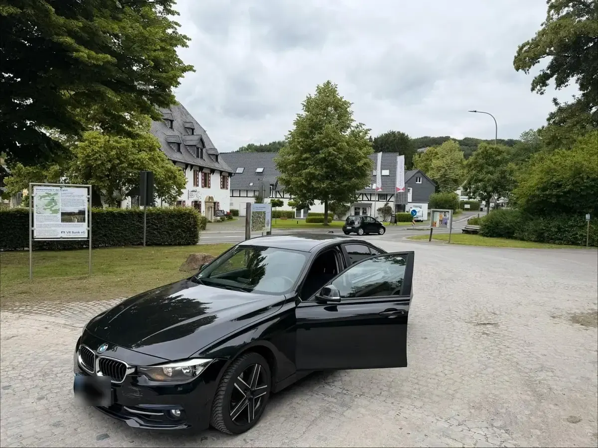 Gebraucht BMW 316 116 PS (85 kW) 2012 Schwarz Limousine