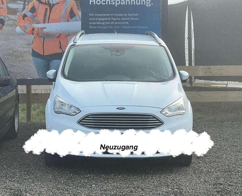 Weiß Gebraucht 2018 Ford Grand C-Max Titanium Van / Kleinbus | 11.480 € (Guter Preis) - Bild 1/2