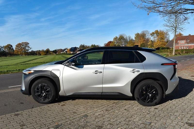 Gebraucht Toyota bZ4X 160 kW (218 PS) 2022 Silber SUV