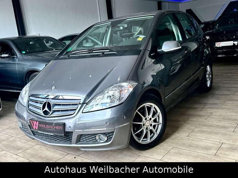 Grau Gebraucht 2012 Mercedes A180 Avantgarde Kleinwagen | 12.490 € (Fairer Preis) - Bild 1/4