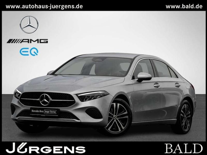 Silber metalliclack hightechsilber Gebraucht 2024 Mercedes A180 Progressive Limousine | 26.870 € (Guter Preis) - Bild 1/4