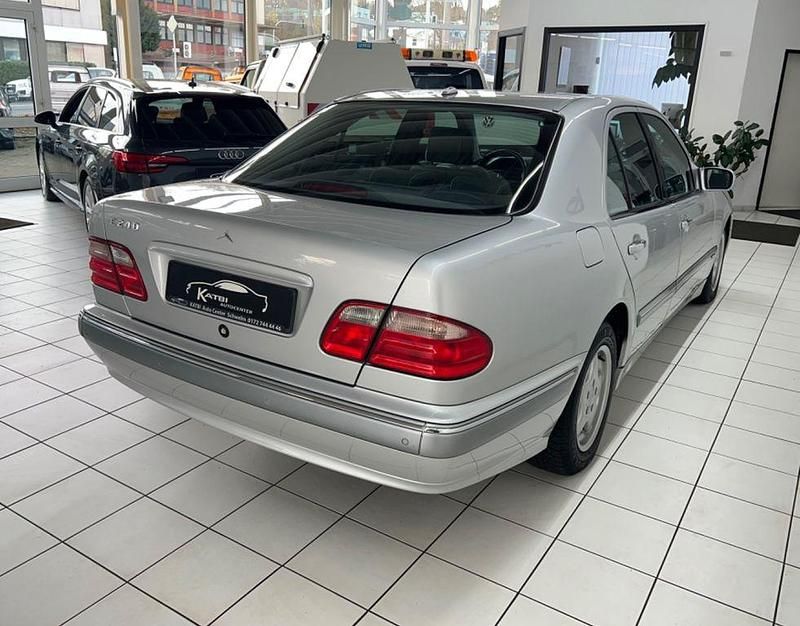 Gebraucht Mercedes E240 Elegance 170 PS (125 kW) 2001 Grau Limousine