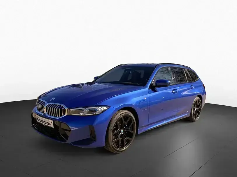 Gebraucht BMW 330e M Sport 292 PS (214 kW) 2025 Portimao blau (blau) Kombi