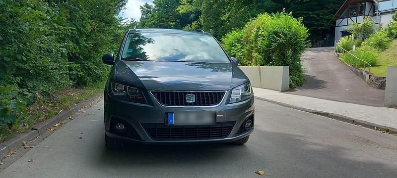 Grau Gebraucht 2013 Seat Alhambra Van / Kleinbus | 10.450 € (Etwas zu teuer) - Bild 1/4