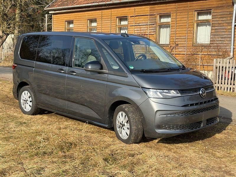 Gebraucht VW Multivan Life 150 PS (110 kW) 2025 Grau Van