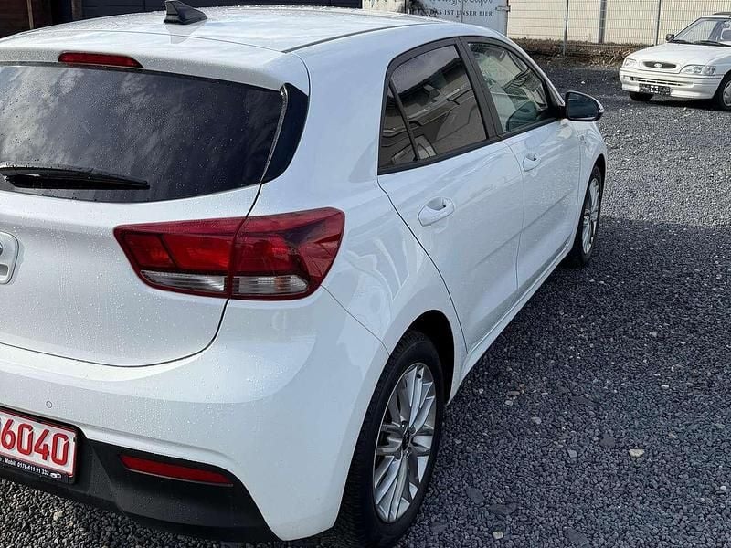 Gebraucht Kia Rio Edition 7 99 PS (72 kW) 2018 Weiß Limousine