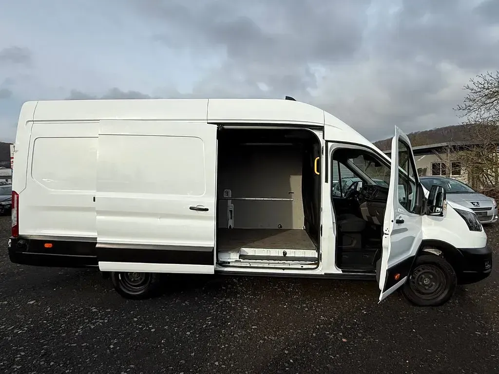 Gebraucht Ford Transit Trend 131 PS (96 kW) 2023 Weiß Van / Kleinbus
