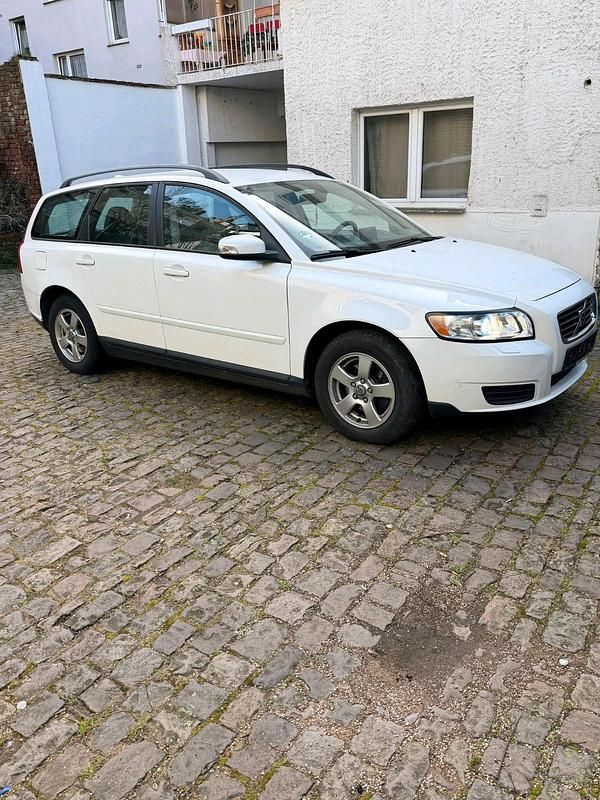 Gebraucht Volvo V50 109 PS (80 kW) 2009 Weiß Kombi
