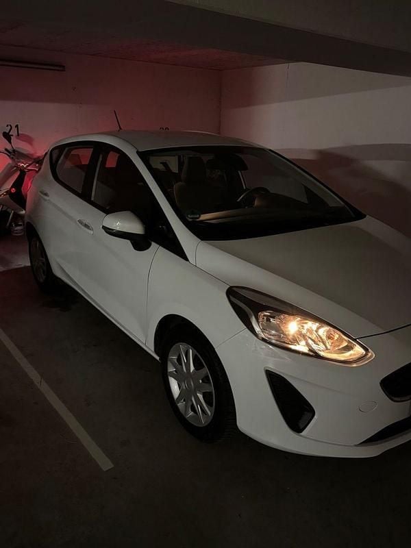 Gebraucht Ford Fiesta Cool & Connect 71 PS (52 kW) 2018 Weiß Kleinwagen