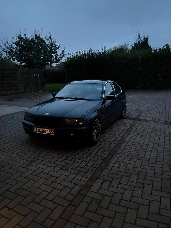 Schwarz Gebraucht 1998 BMW 320 Limousine | 3.000 € (Fairer Preis) - Bild 1/2