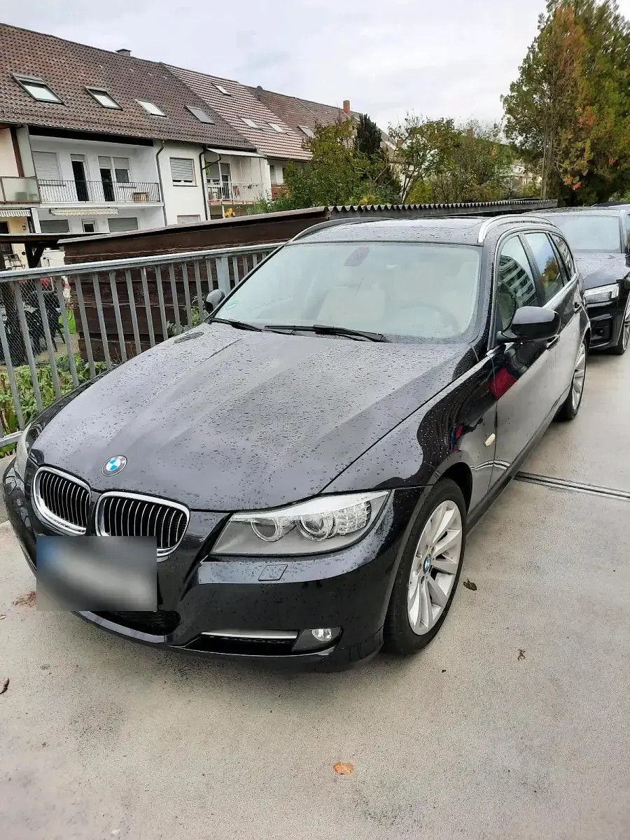 Gebraucht BMW 320 184 PS (135 kW) 2010 Schwarz Kombi