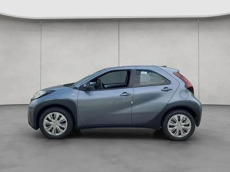 Neu Toyota Aygo X Business Edition 72 PS (52 kW) 2025 Grau SUV