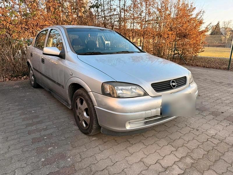 Gebraucht Opel Astra 101 PS (74 kW) 2001 Silber Limousine