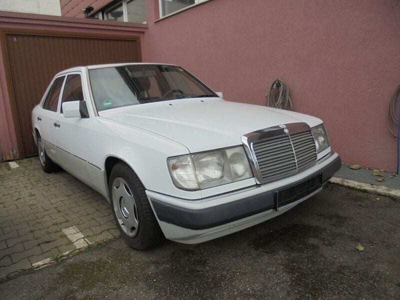Weiß Gebraucht 1991 Mercedes E260 Limousine | 5.800 € - Bild 1/4