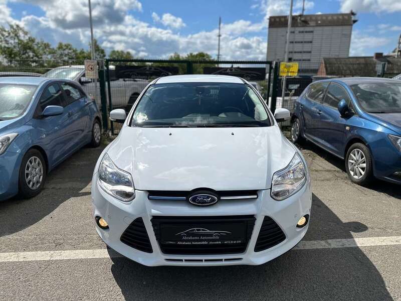 Gebraucht Ford Focus 101 PS (74 kW) 2014 Weiß Kombi
