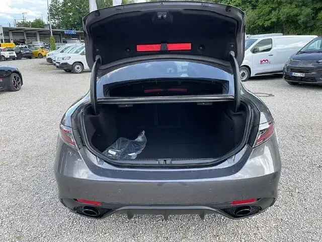 Neu Alfa Romeo Giulia Veloce 280 PS (205 kW) 2025 Grau Limousine