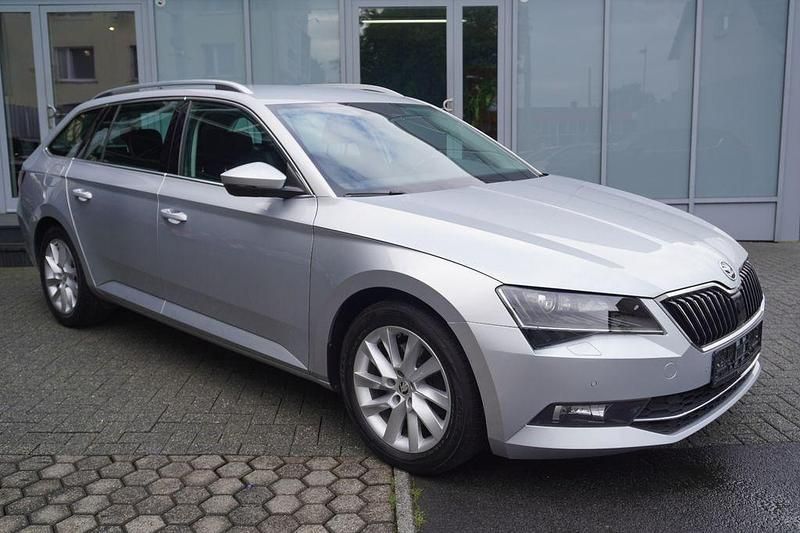 Silber Gebraucht 2018 Skoda Superb Style Kombi | 12.990 € (Superpreis) - Bild 1/4