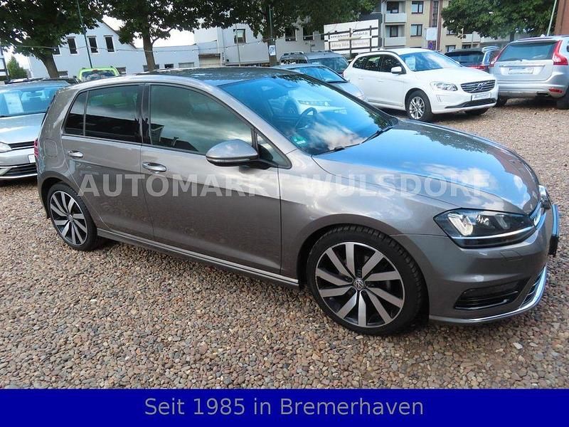 Silber Gebraucht 2016 VW Golf VII Highline Limousine | 13.950 € (Fairer Preis) - Bild 1/4