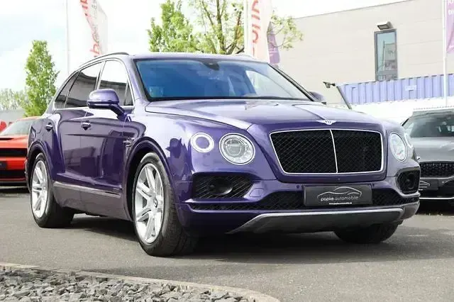 Begagnad Bentley Bentayga 435 HK (319 kW) 2017 Lila SUV