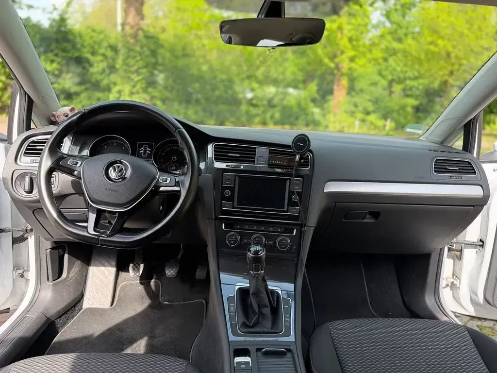 Second-hand VW Golf VII Trendline 116 CP (85 kW) 2017 Alb Break
