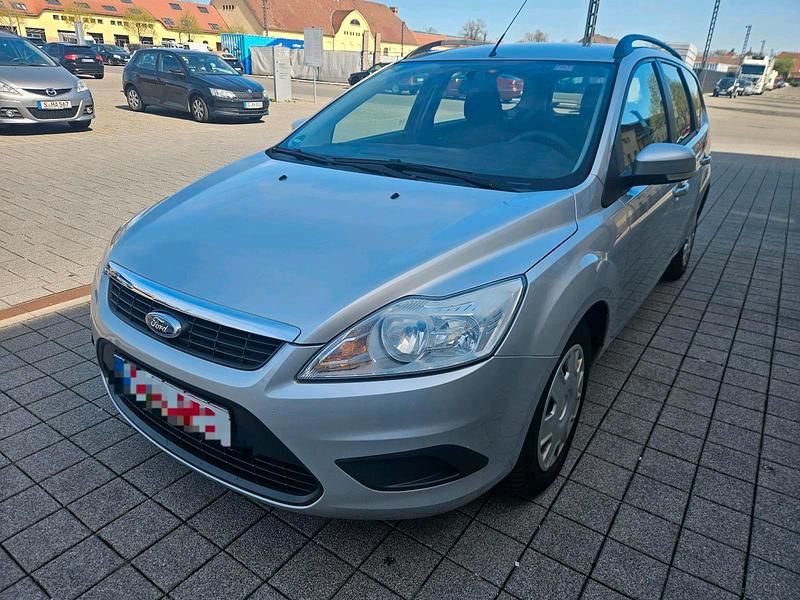Grau Gebraucht 2010 Ford Focus Kombi | 2.200 € (Guter Preis) - Bild 1/4