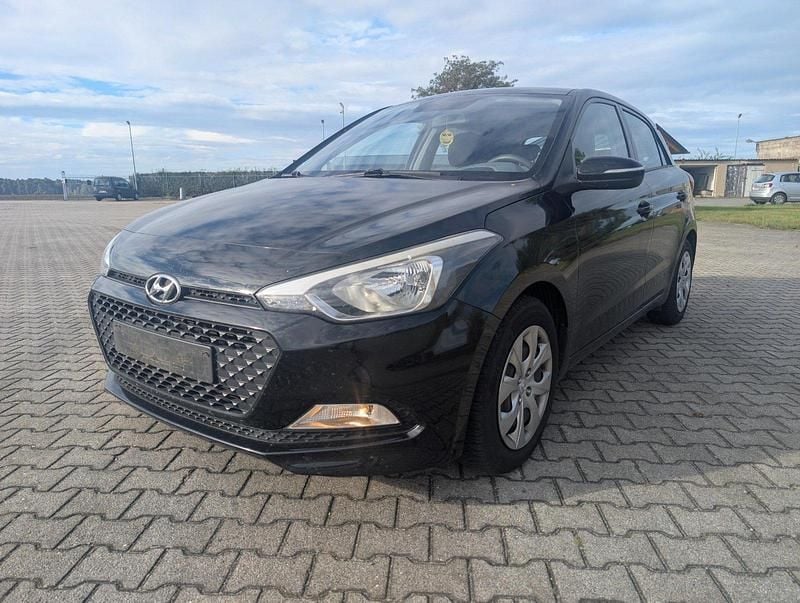Schwarz Gebraucht 2016 Hyundai i20 Kleinwagen | 6.500 € (Fairer Preis) - Bild 1/4