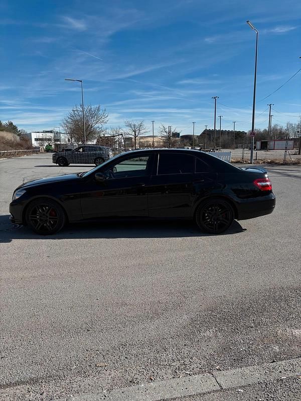 Gebraucht Mercedes E350 292 PS (214 kW) 2010 Schwarz Limousine