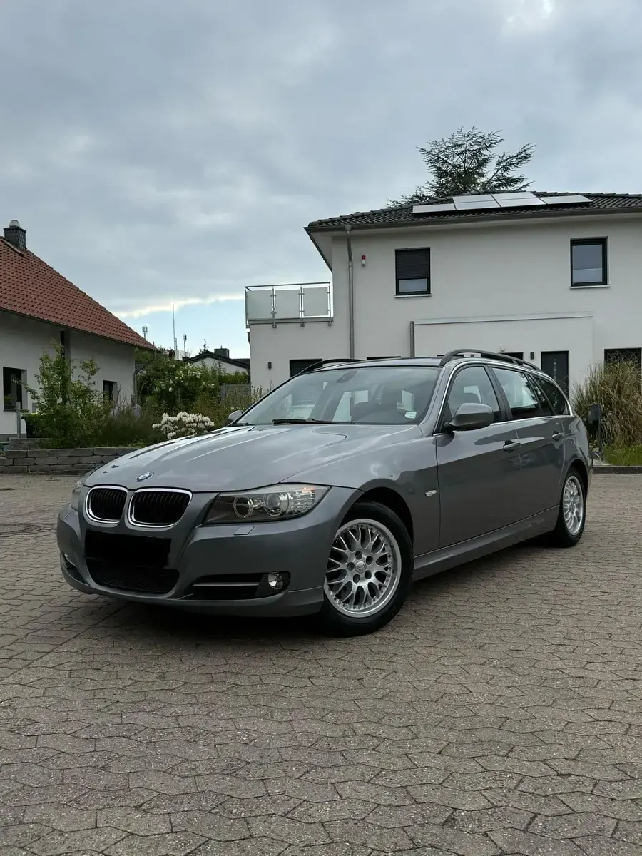 Gebraucht BMW 318 143 PS (105 kW) 2009 Grau Kombi