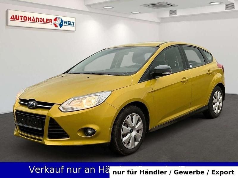 Gold Gebraucht 2011 Ford Focus Trend Limousine | 3.199 € (Superpreis) - Bild 1/3