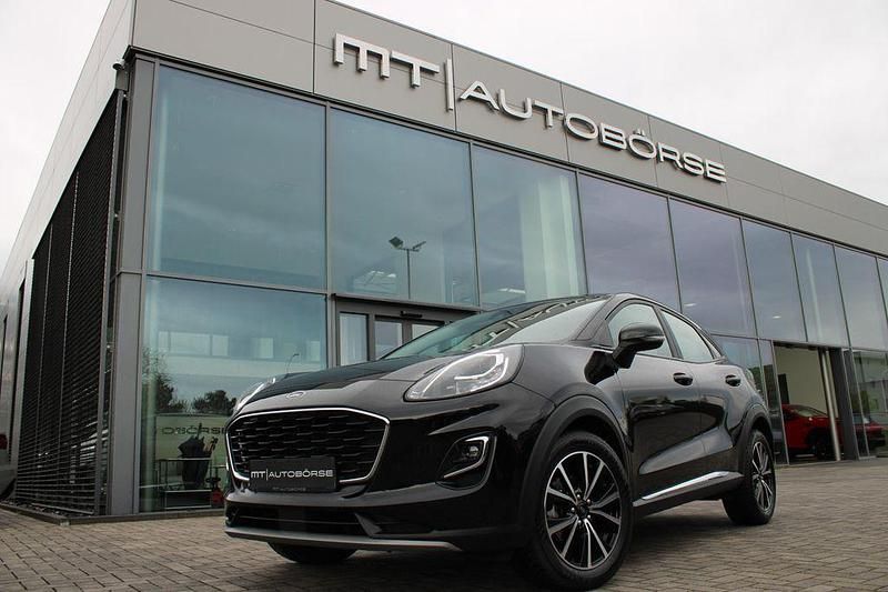 Obsidianschwarz metallic Gebraucht 2022 Ford Puma Titanium SUV | 17.900 € (Fairer Preis) - Bild 1/4