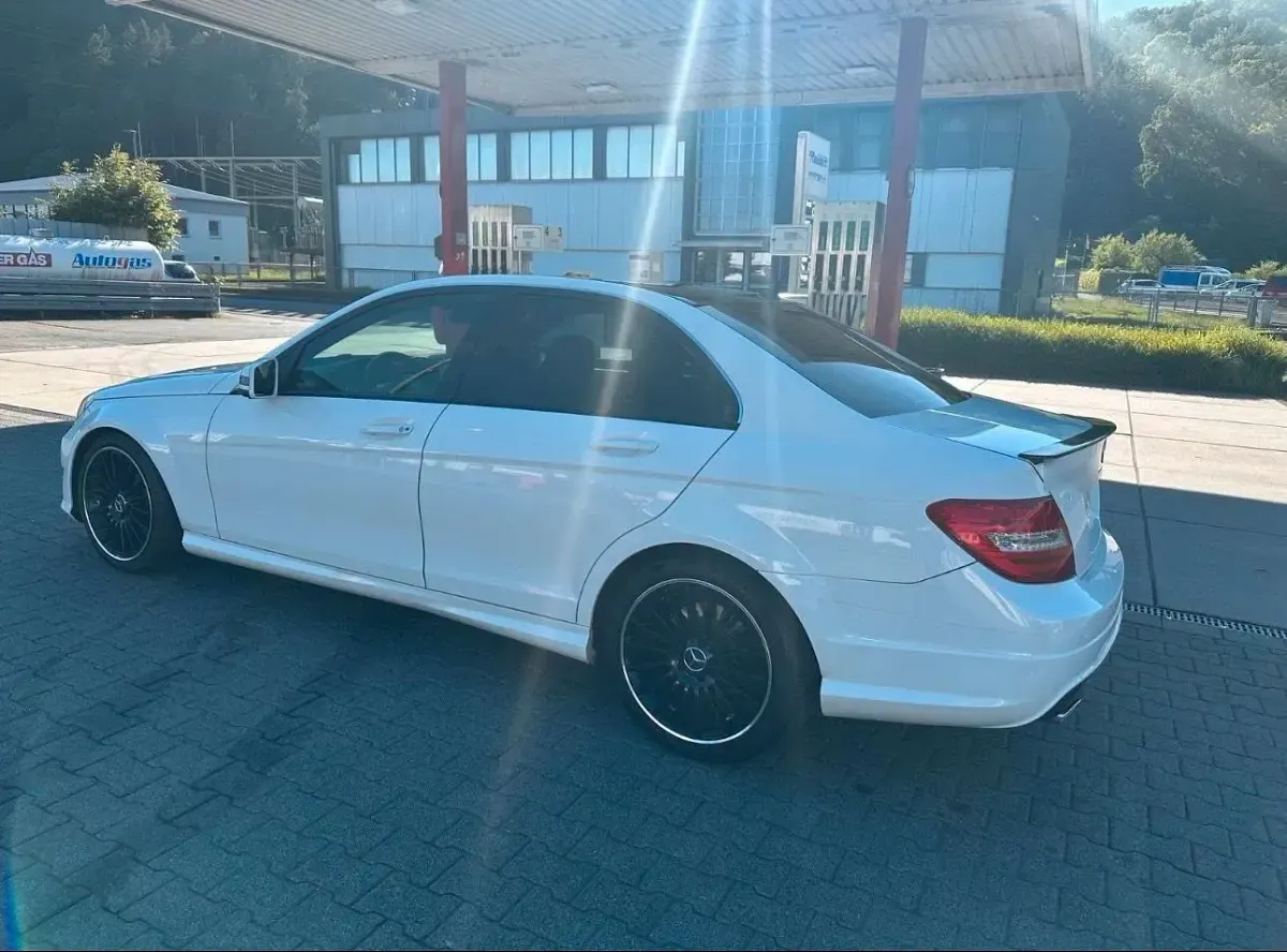 Gebraucht Mercedes C250 204 PS (150 kW) 2013 Weiß Limousine