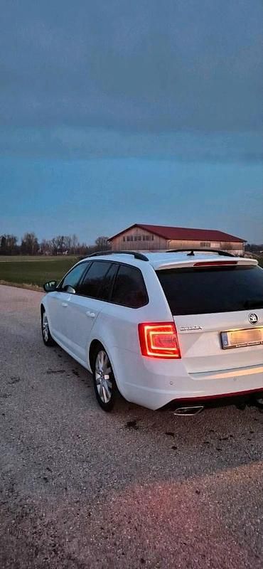 Gebraucht Skoda Octavia RS 184 PS (135 kW) 2016 Weiß Kleinwagen