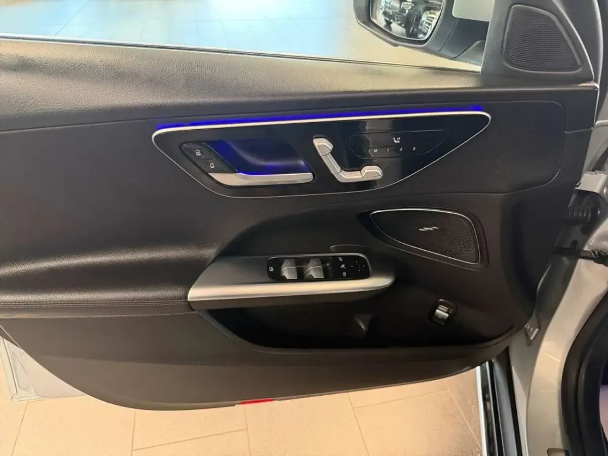 Gebraucht Mercedes C220 200 PS (147 kW) 2023 Silber Limousine
