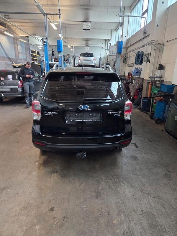 Gebraucht Subaru Forester Exclusive+ 147 PS (108 kW) 2016 Schwarz SUV