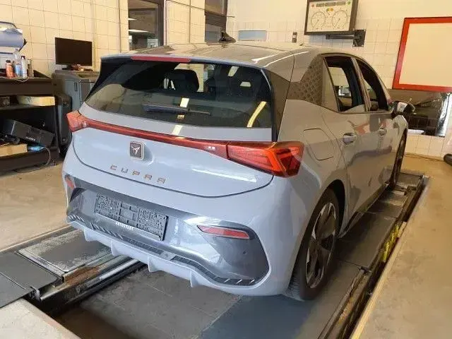 Gebraucht Cupra Born 150 kW (204 PS) 2024 Vaporgrau Kleinwagen