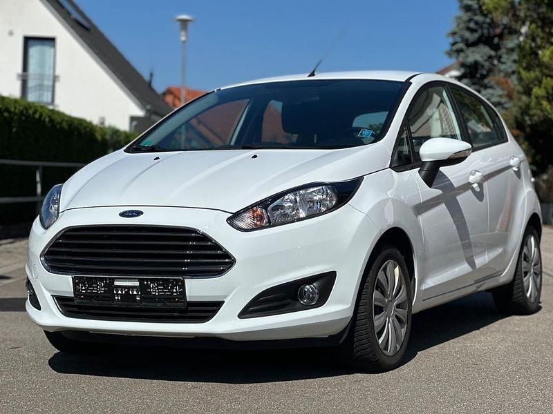 Weiß Gebraucht 2015 Ford Fiesta SYNC Edition Kleinwagen | 6.999 € (Fairer Preis) - Bild 1/4