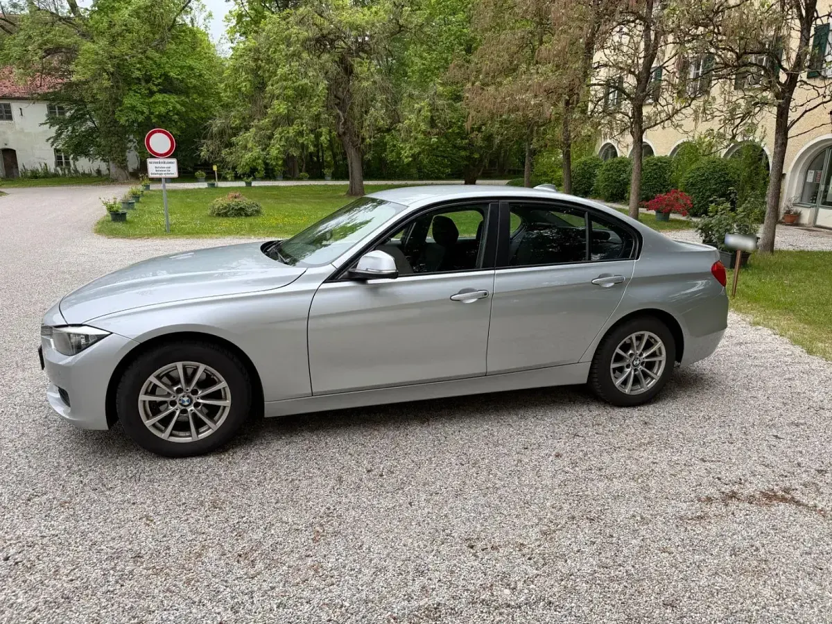 Gebraucht BMW 318 143 PS (105 kW) 2014 Silber Limousine