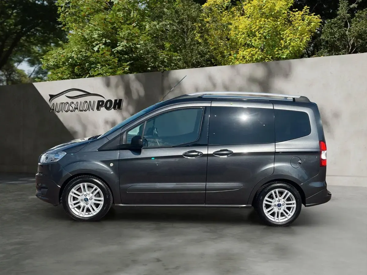 Gebraucht Ford Tourneo Titanium 101 PS (74 kW) 2017 Grau Kombi