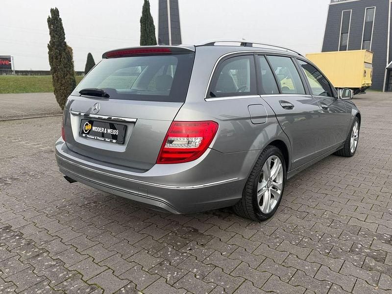 Gebraucht Mercedes C200 136 PS (100 kW) 2011 Palladiumsilber Kombi