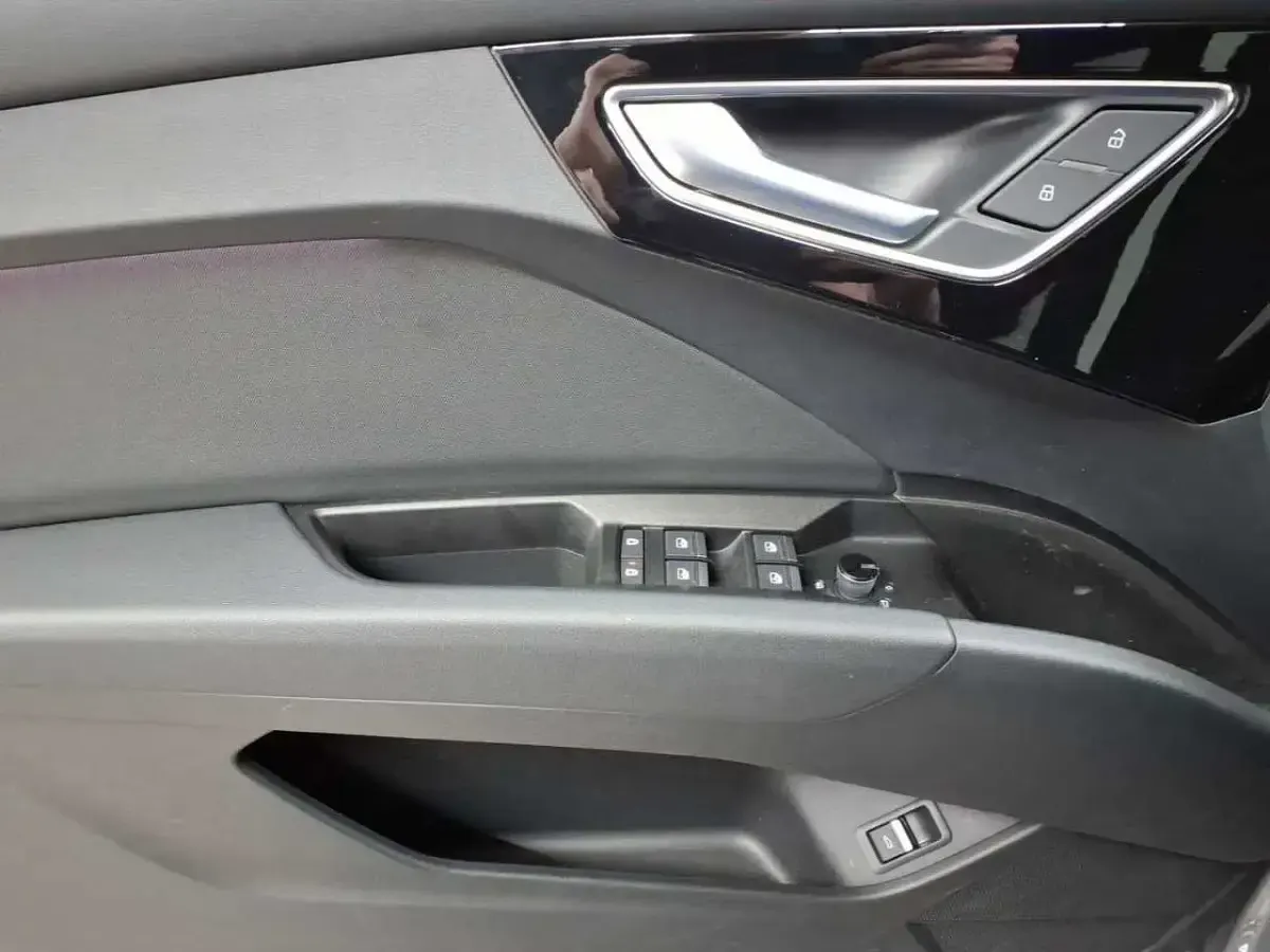 Używany Audi Q4 e-tron Ambiente 210 kW (286 KM) 2025 Szary SUV