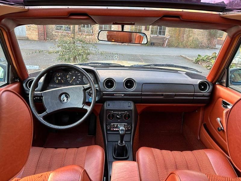 Gebraucht Mercedes E230 136 PS (100 kW) 1981 Grün Limousine