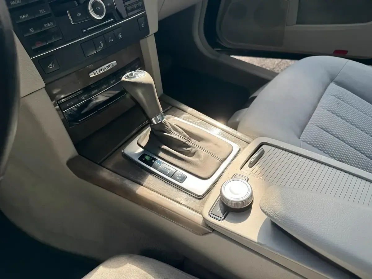 Gebraucht Mercedes E250 204 PS (150 kW) 2010 Schwarz Limousine