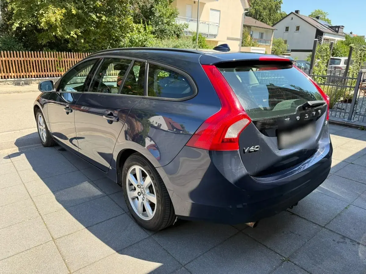 Gebraucht Volvo V60 163 PS (119 kW) 2012 Blau Kombi